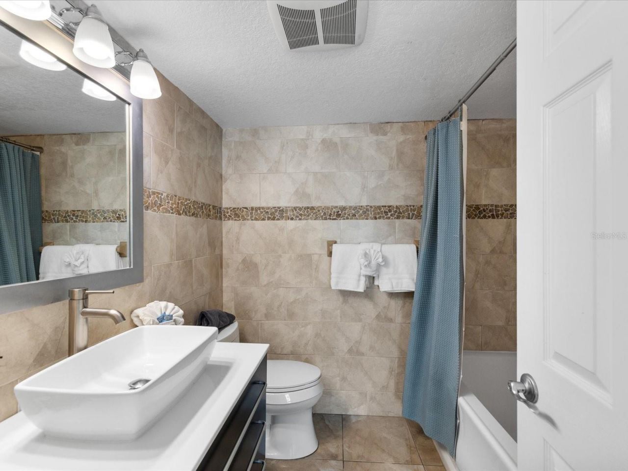 185 Brightwater Drive, Unit 5, Clearwater Beach, FL 33767 Photo