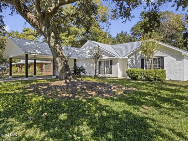 13313 Hollow Oak Lane, Ocean Springs, MS 39564