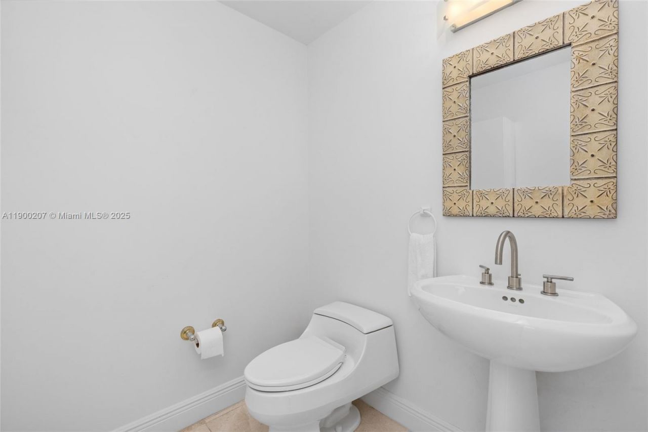 650 West Ave, Unit PH12, Miami Beach, FL 33139 Photo