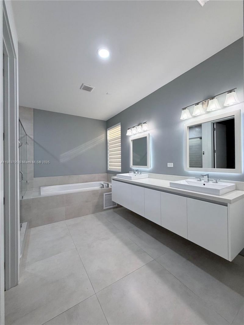 9791 NW 75th St, Doral, FL 33178 Photo