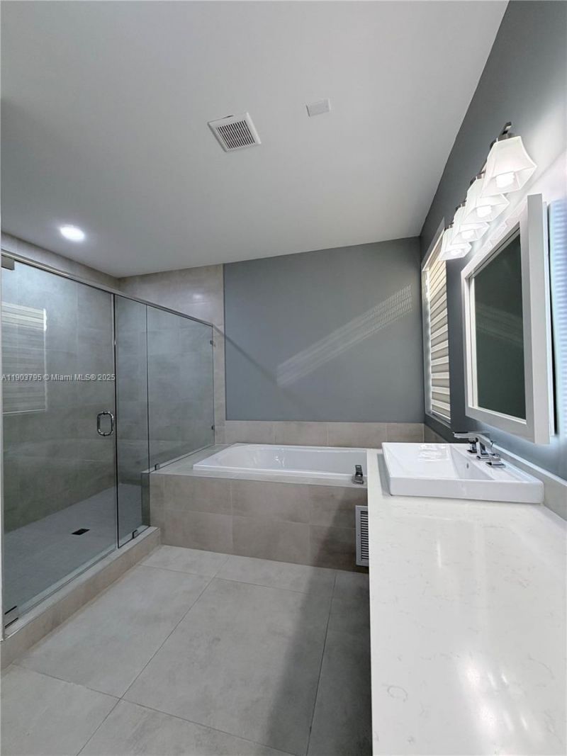 9791 NW 75th St, Doral, FL 33178 Photo