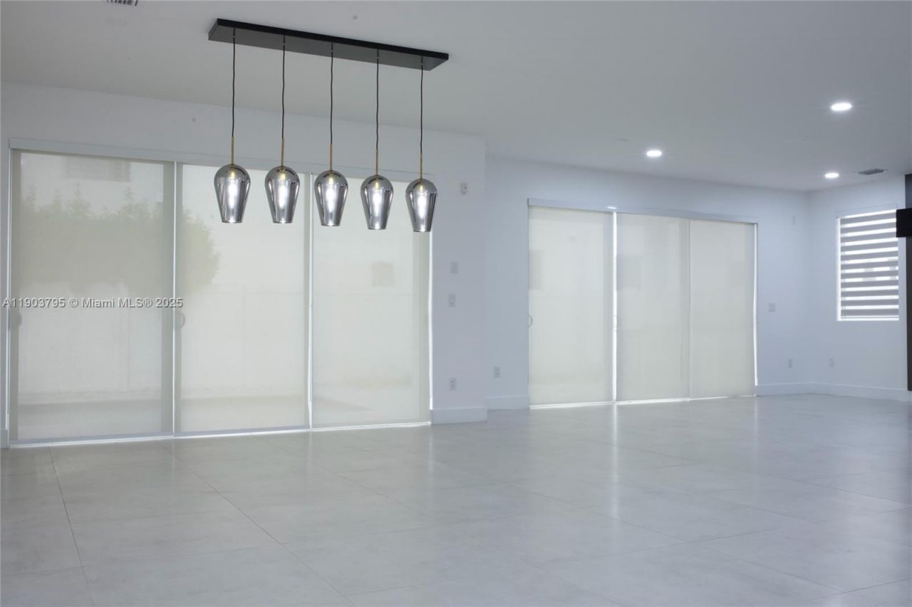 9791 NW 75th St, Doral, FL 33178 Photo