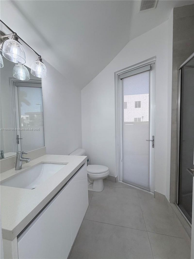 9791 NW 75th St, Doral, FL 33178 Photo