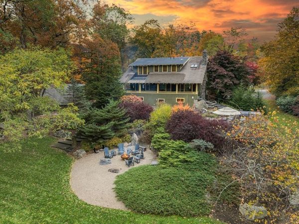 9 Harkness Rd, Pelham, MA 01002