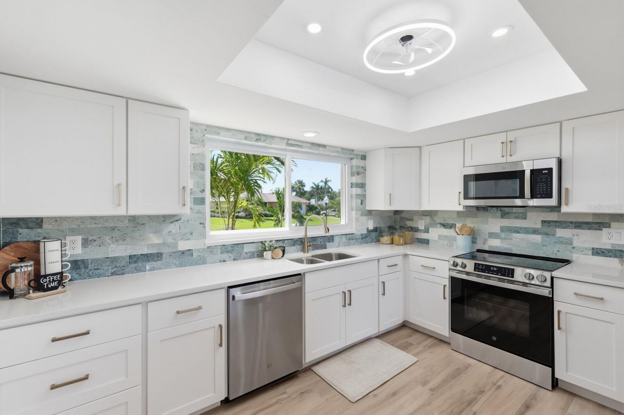 8711 51st Avenue W, Bradenton, FL 34210 Photo