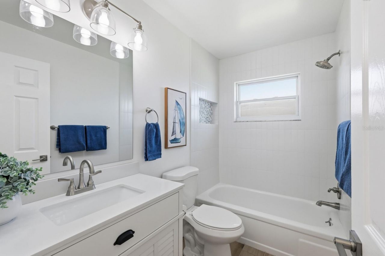 8711 51st Avenue W, Bradenton, FL 34210 Photo