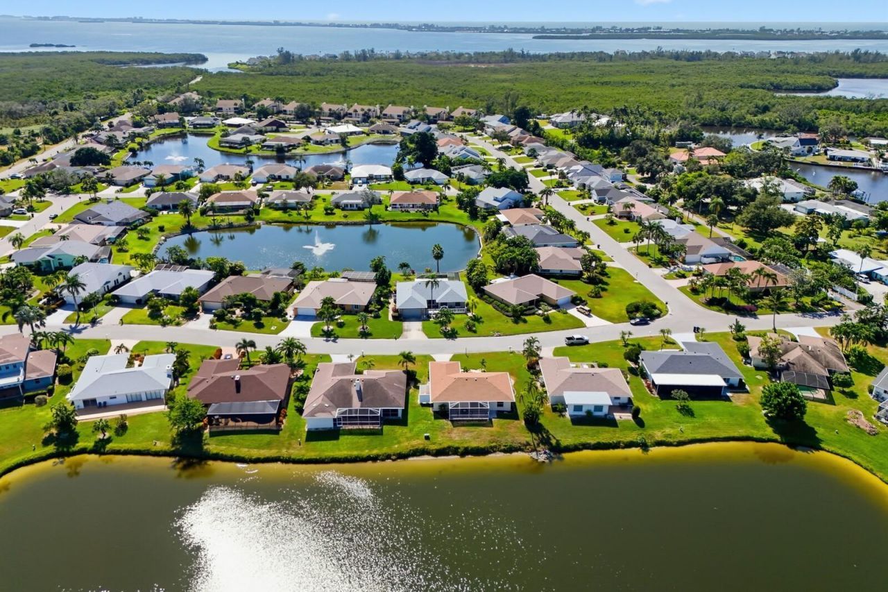 8711 51st Avenue W, Bradenton, FL 34210 Photo