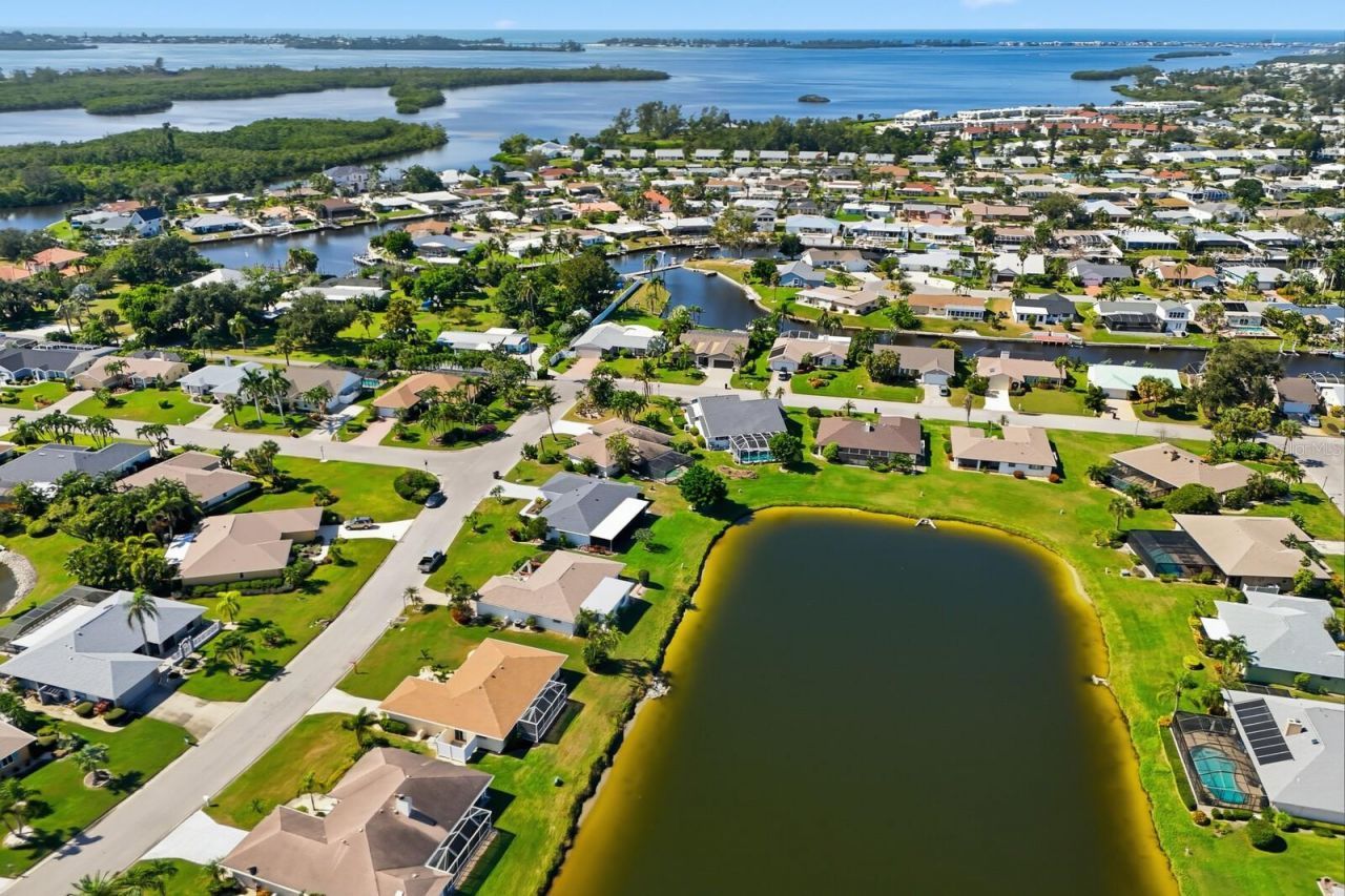 8711 51st Avenue W, Bradenton, FL 34210 Photo