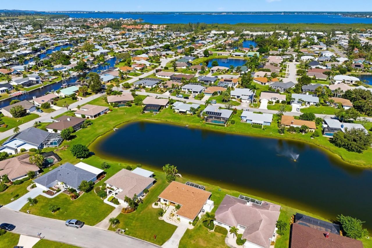 8711 51st Avenue W, Bradenton, FL 34210 Photo