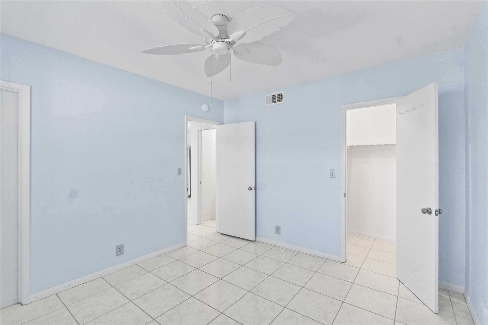 2050 NE 39th Street, Unit 302E, Pompano Beach, FL 33064 Photo