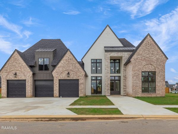 302 Sunset Palm Court, Youngsville, LA 70592