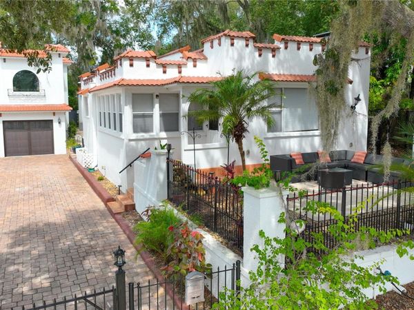 229 E 6TH AVENUE, MOUNT DORA, FL 32757