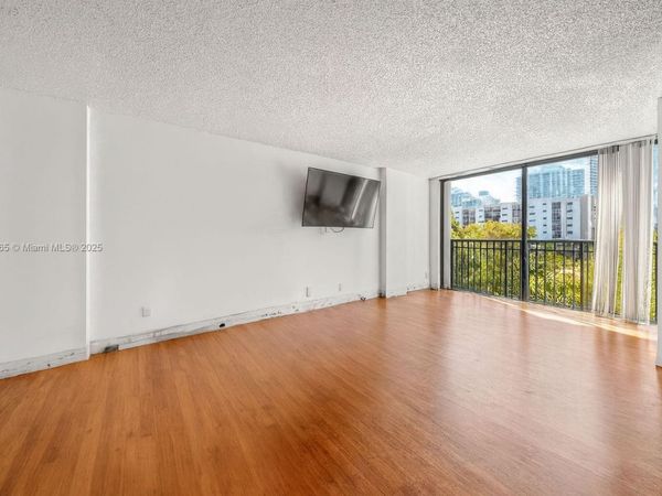 17021 N Bay Rd, Unit 516, Sunny Isles Beach, FL 33160