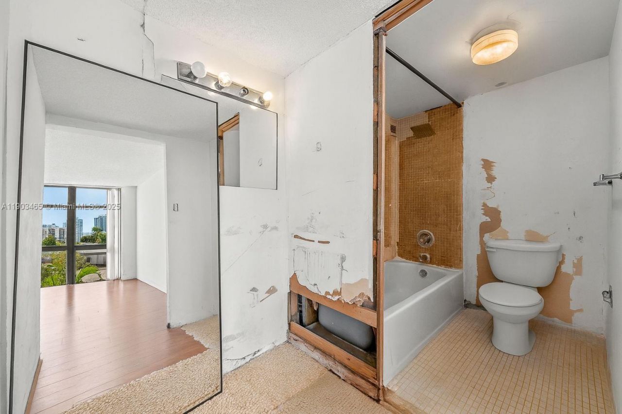 17021 N Bay Rd, Unit 516, Sunny Isles Beach, FL 33160 Photo