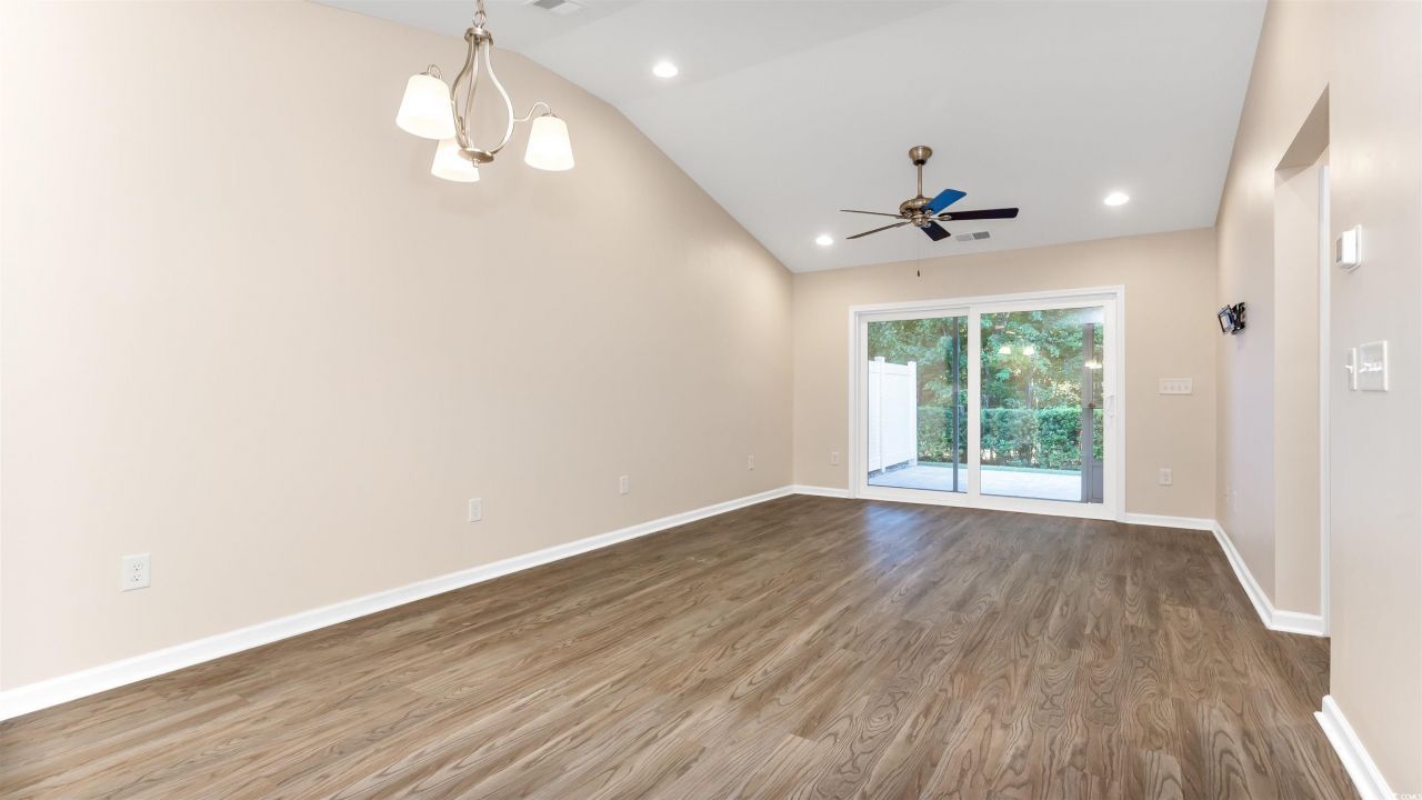 132 Machrie Loop Photo 10