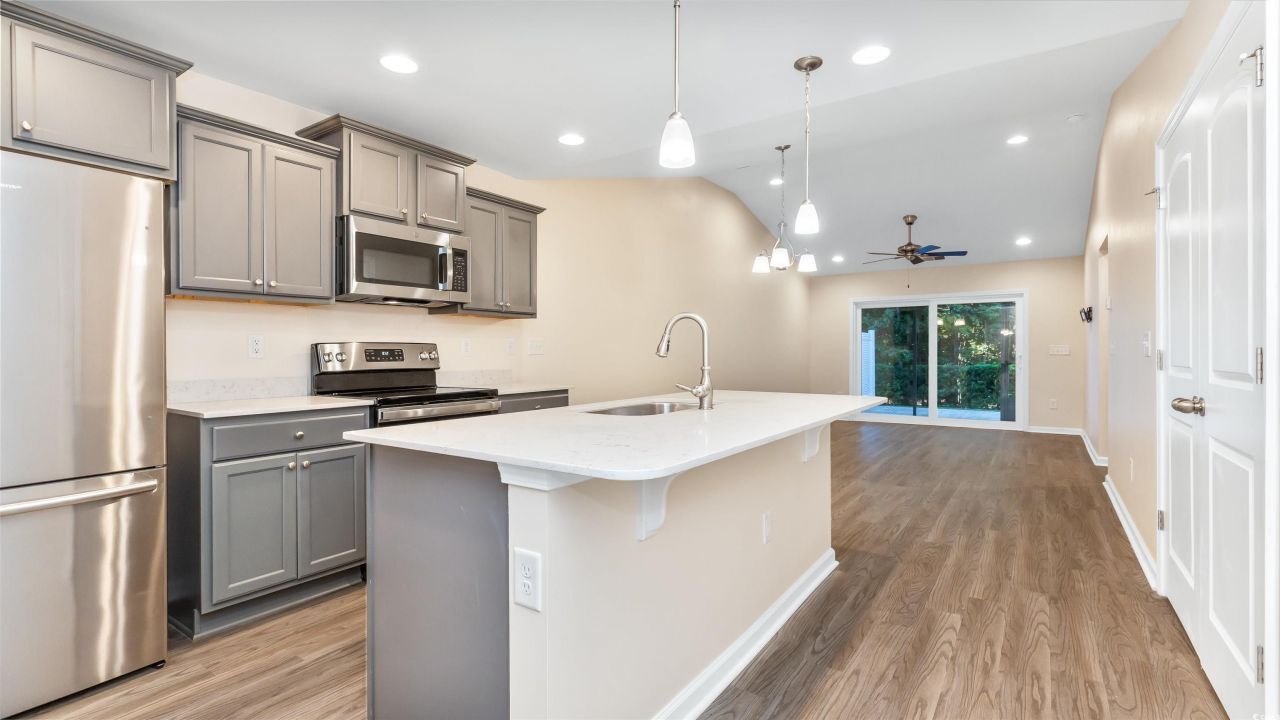 132 Machrie Loop Photo 4