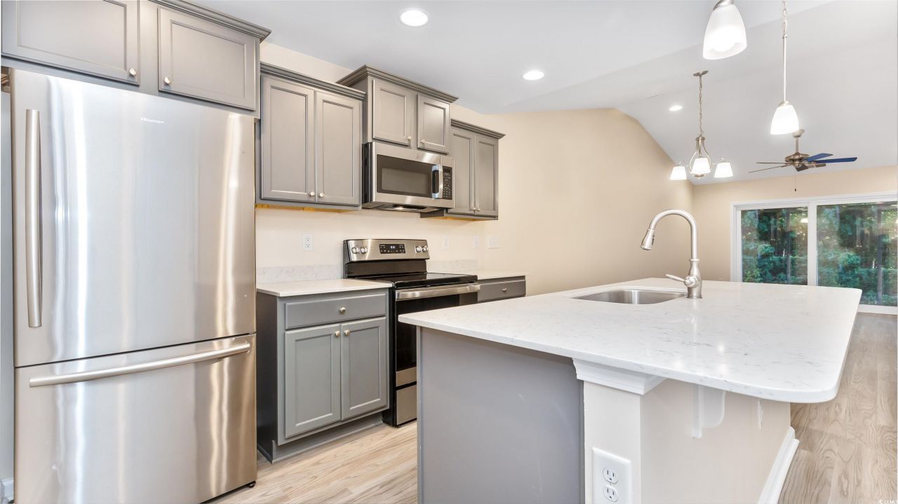 132 Machrie Loop Photo 5