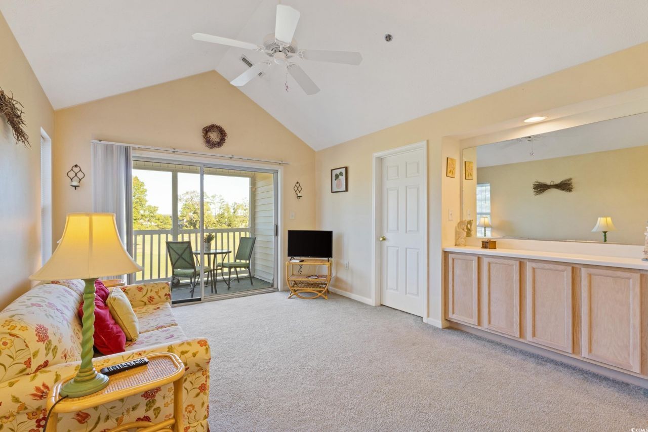 577 Blue River Ct. Photo 8