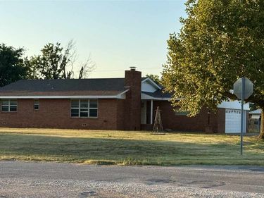 301 S Stinson, Grandfield, OK 73546
