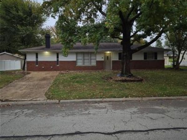 22 Hampton Drive, Fairview Heights, IL 62208