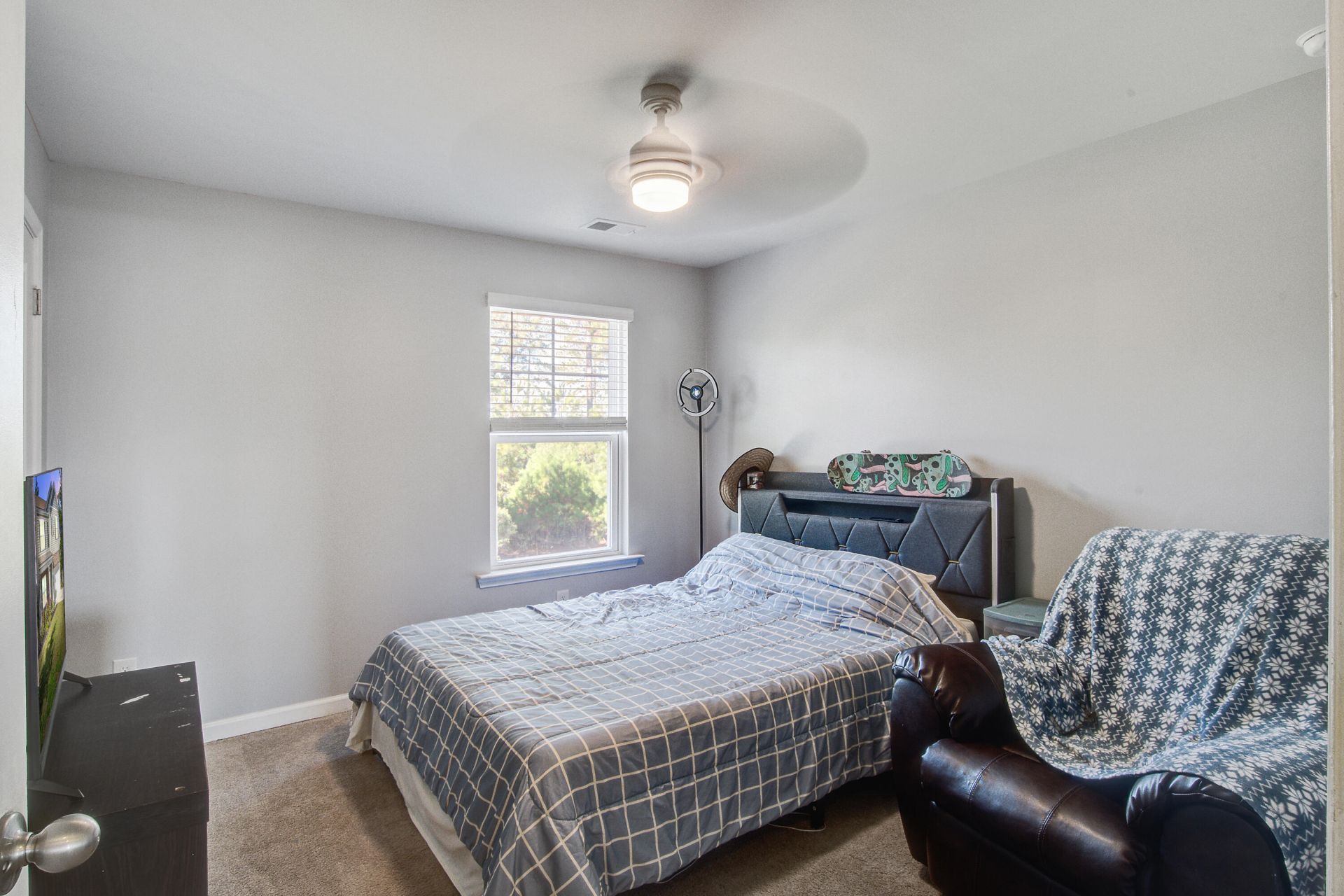 439 Zenith Boulevard Photo 20