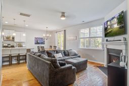 439 Zenith Boulevard photo 4