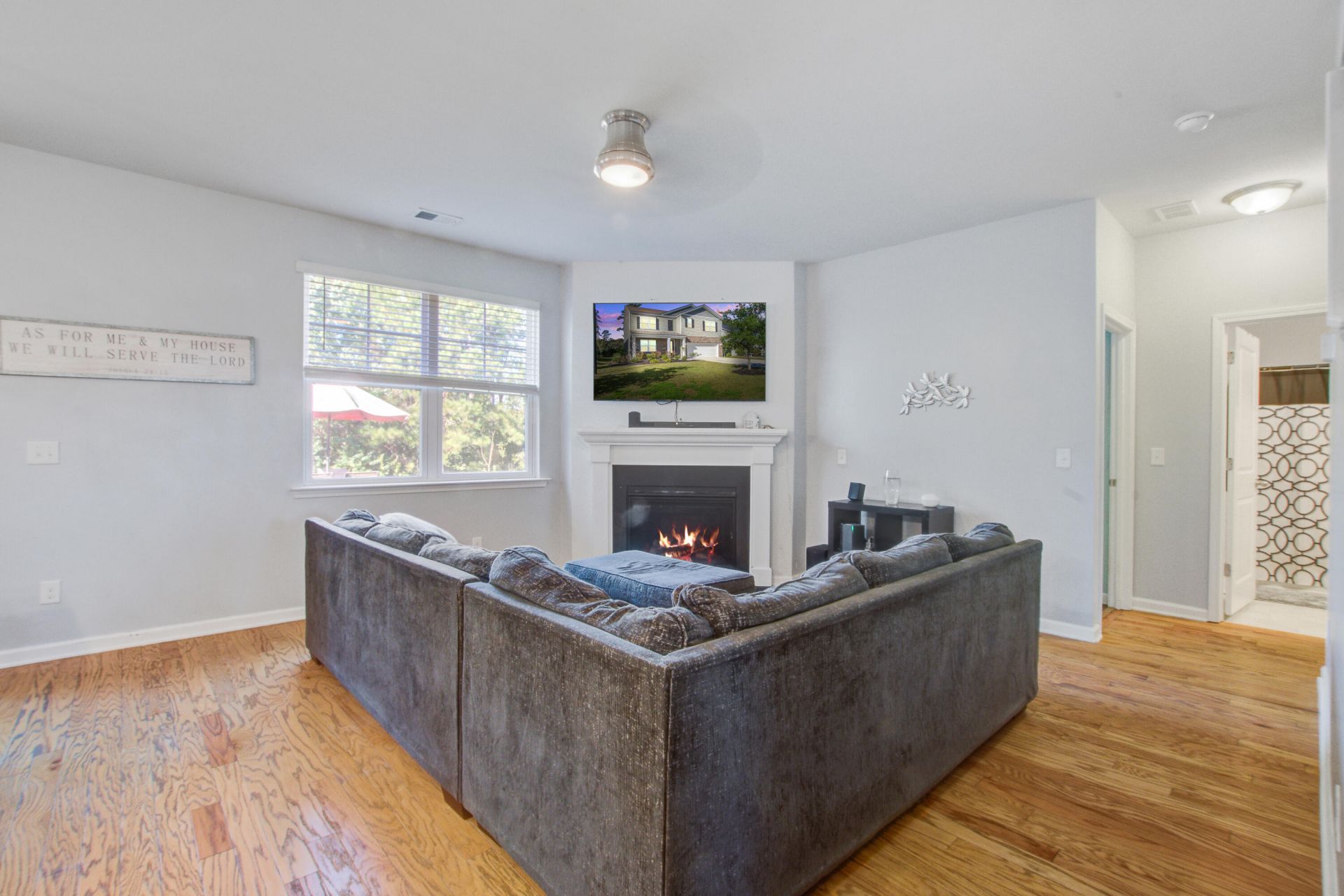 439 Zenith Boulevard Photo 6