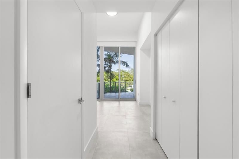 701 N Fort Lauderdale Beach Boulevard, Unit 214, Fort Lauderdale, FL 33304 Photo