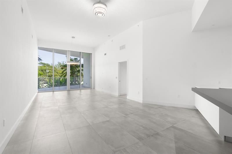 701 N Fort Lauderdale Beach Boulevard, Unit 214, Fort Lauderdale, FL 33304 Photo