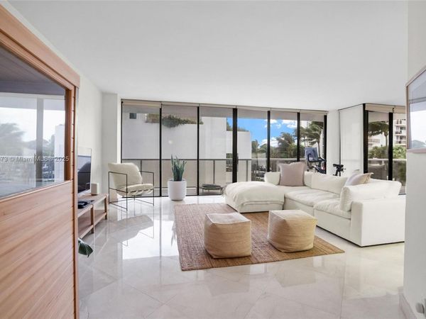 20281 E Country Club Dr, Unit M1, Aventura, FL 33180