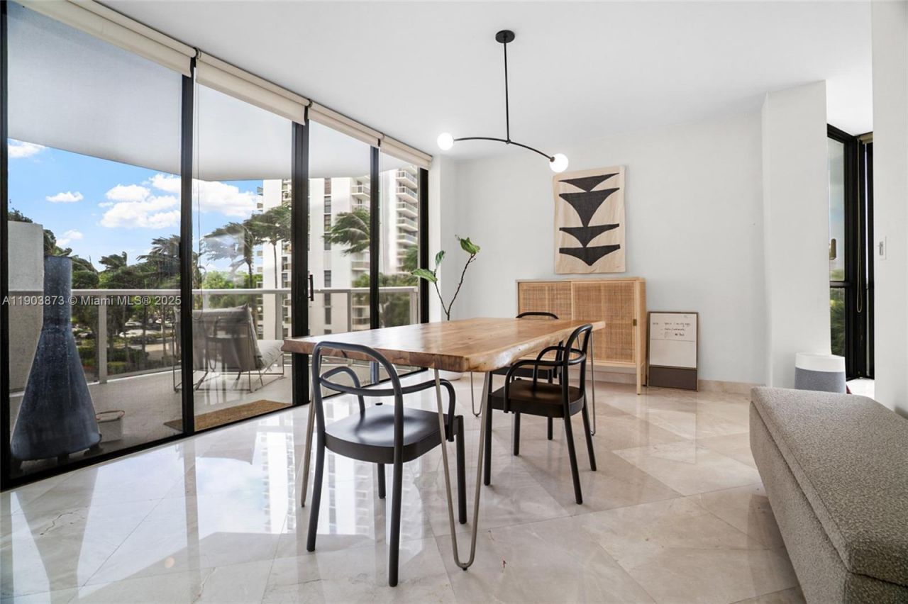 20281 E Country Club Dr, Unit M1, Aventura, FL 33180 Photo