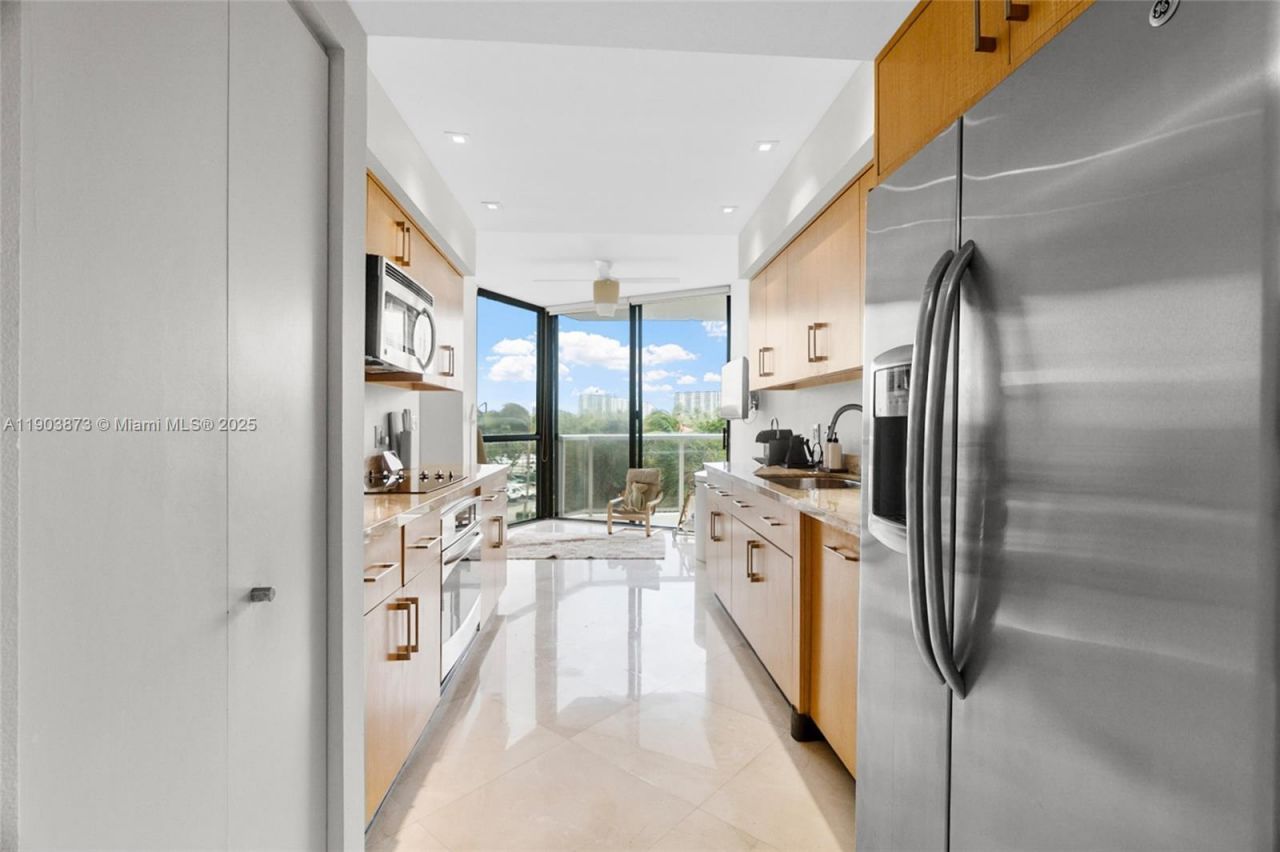 20281 E Country Club Dr, Unit M1, Aventura, FL 33180 Photo