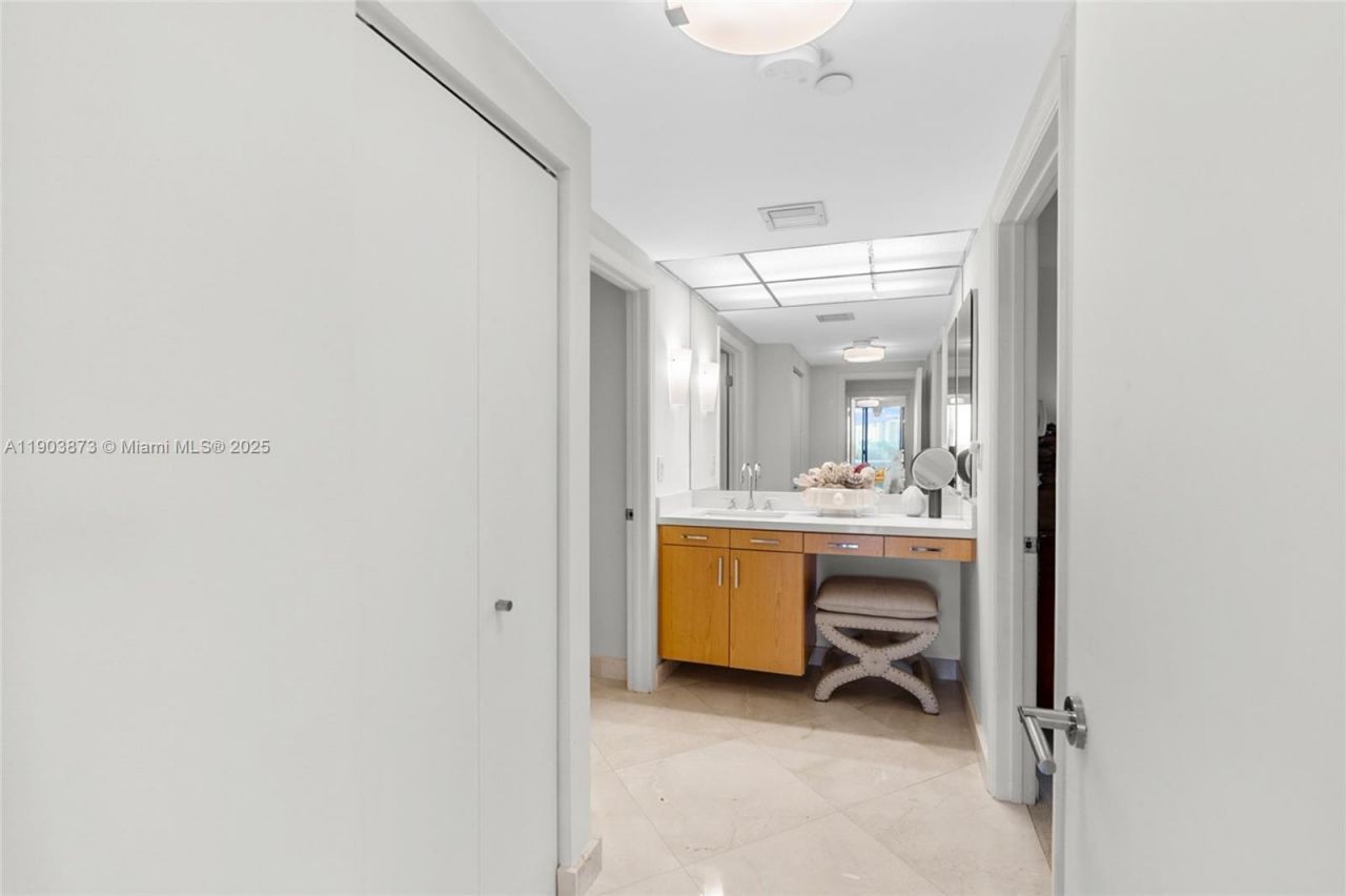 20281 E Country Club Dr, Unit M1, Aventura, FL 33180 Photo