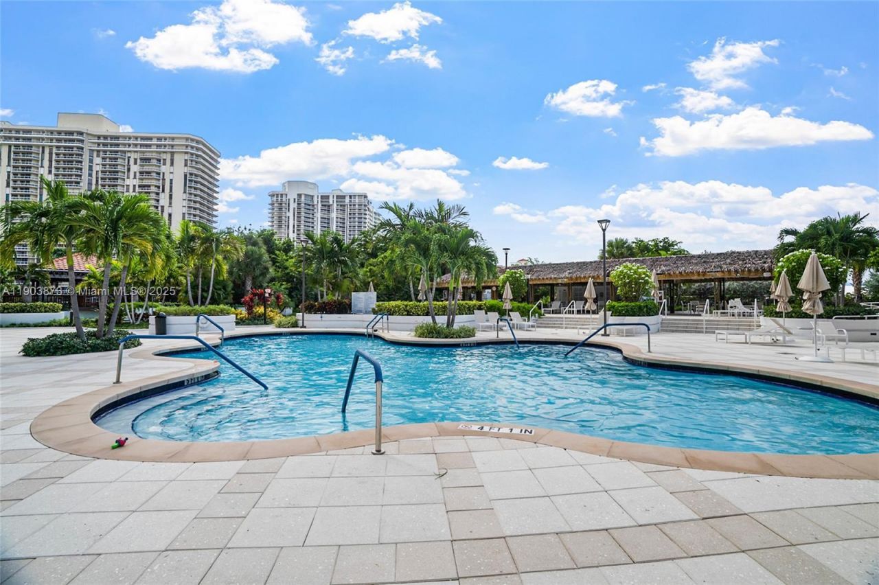 20281 E Country Club Dr, Unit M1, Aventura, FL 33180 Photo