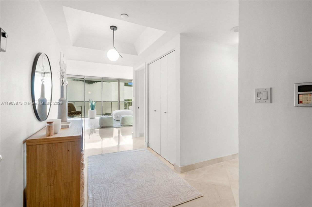 20281 E Country Club Dr, Unit M1, Aventura, FL 33180 Photo