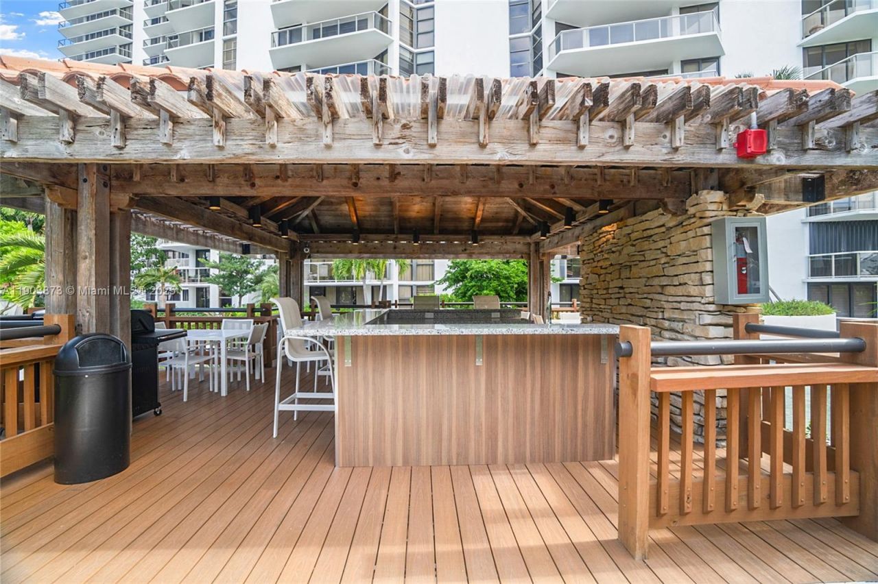 20281 E Country Club Dr, Unit M1, Aventura, FL 33180 Photo