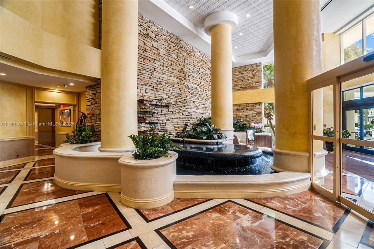 20281 E Country Club Dr, Unit M1, Aventura, FL 33180 Photo