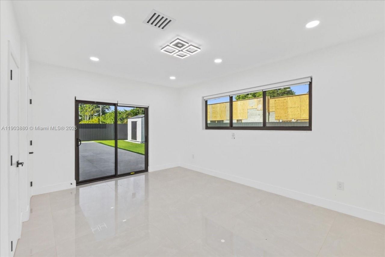 19511 NE 18th Pl, Miami, FL 33179 Photo