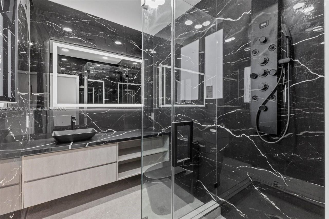 19511 NE 18th Pl, Miami, FL 33179 Photo