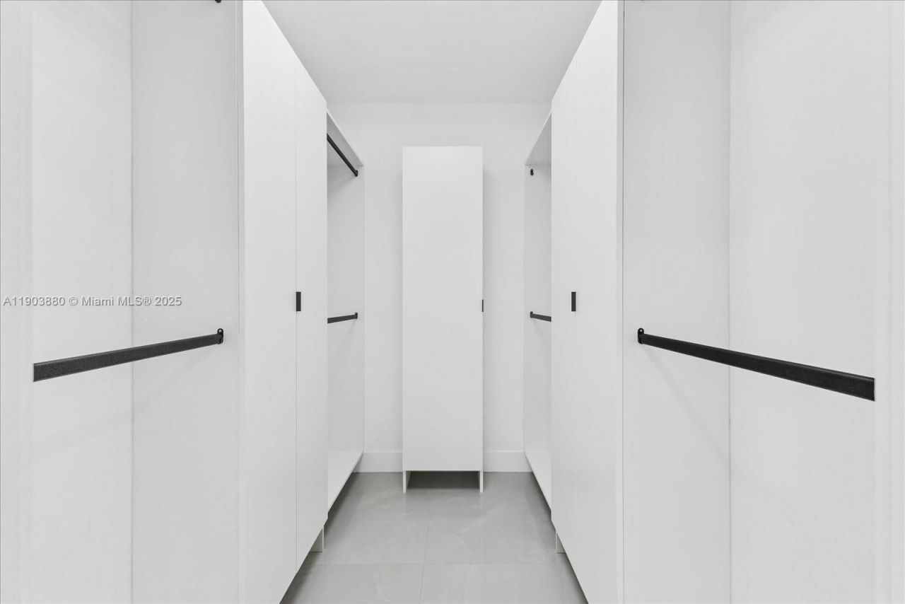 19511 NE 18th Pl, Miami, FL 33179 Photo