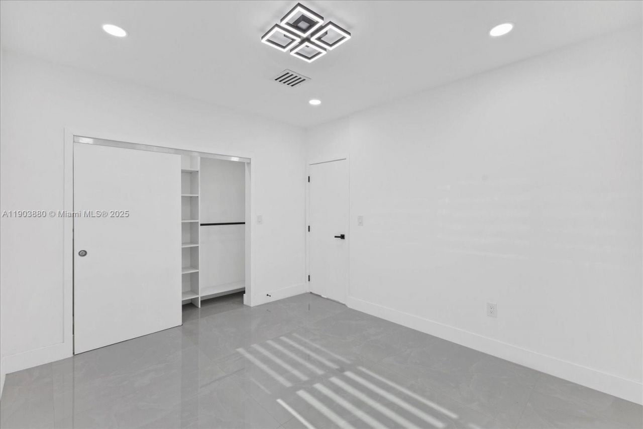 19511 NE 18th Pl, Miami, FL 33179 Photo