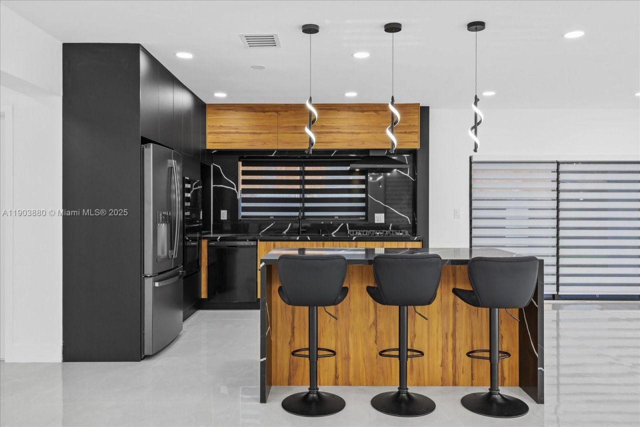 19511 NE 18th Pl, Miami, FL 33179 Photo