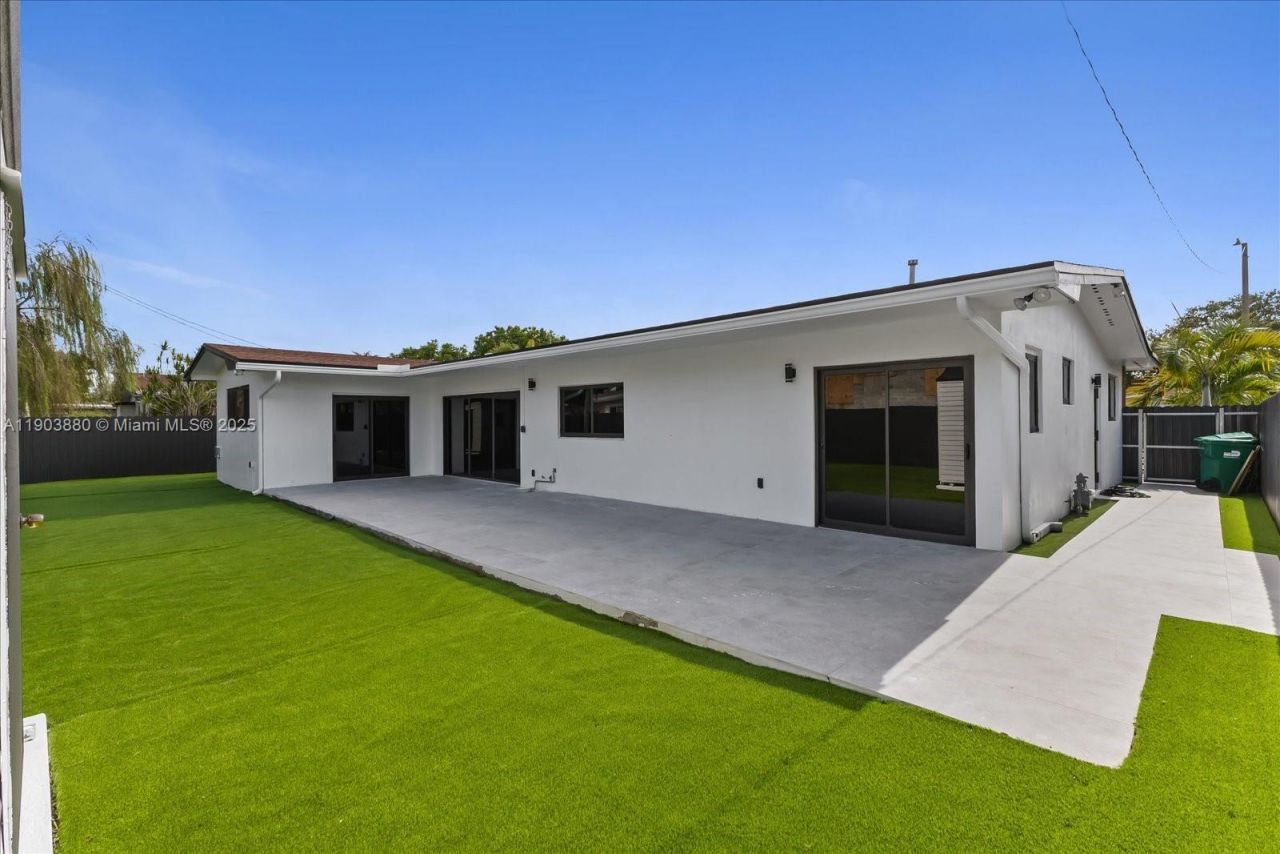 19511 NE 18th Pl, Miami, FL 33179 Photo