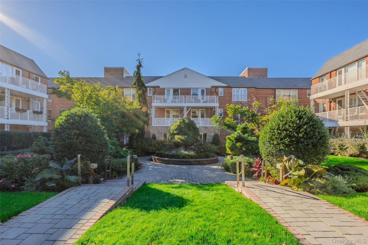 120 Morris Avenue, Unit B5, Rockville Centre, NY 11570 Main Photo