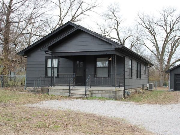 4075 Parkview Drive, Frontenac, KS 66763
