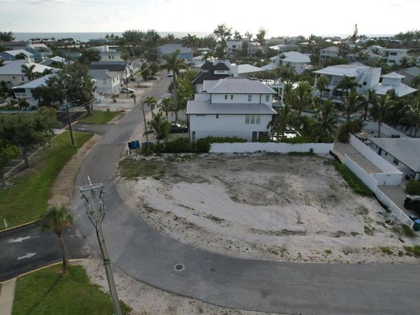237 S HARBOR DRIVE, HOLMES BEACH, FL 34217