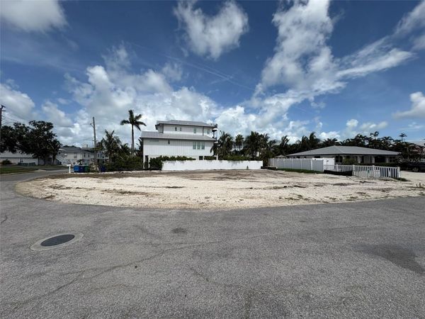 237 S HARBOR DRIVE, HOLMES BEACH, FL 34217