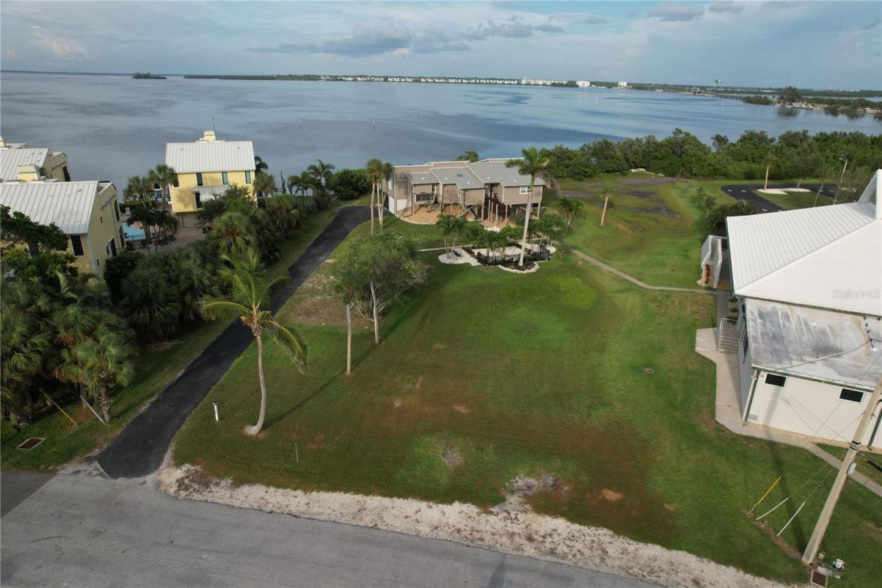 237 S Harbor Drive, Holmes Beach, FL 34217 Photo