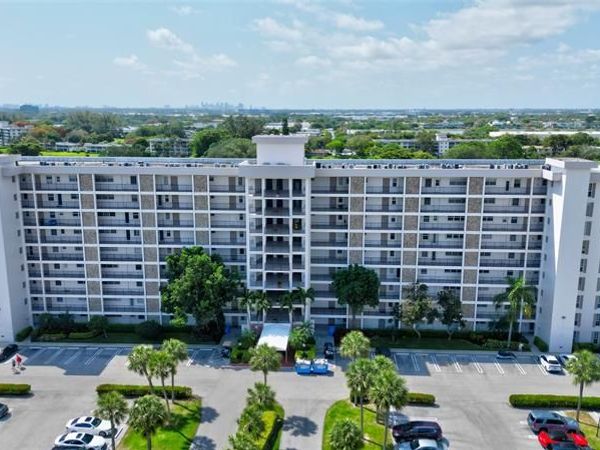 3050 N Palm Aire Dr, Unit 505, Pompano Beach, FL 33069