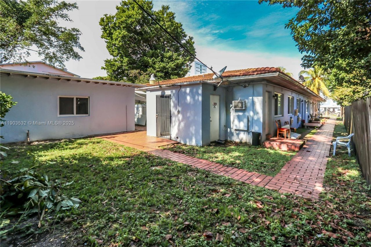 976 NW 6th St, Miami, FL 33136 Photo